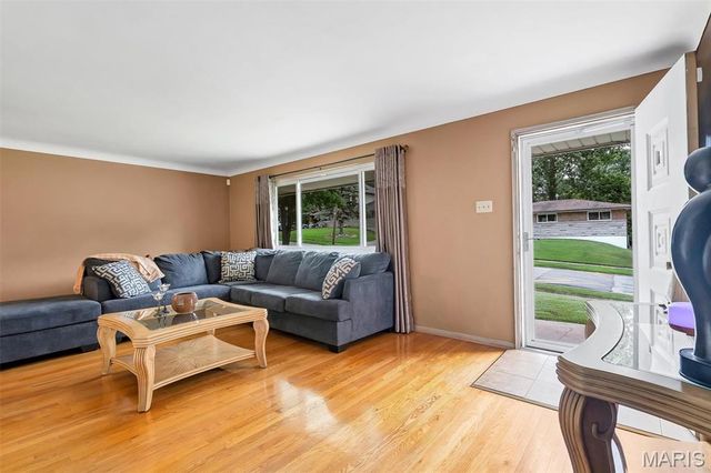 915 Deandell Avenue, Ferguson, MO 63135