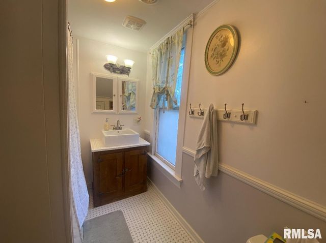 506 S 20TH Street, Murphysboro, IL 62966