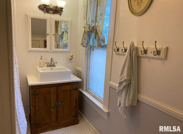 506 S 20TH Street, Murphysboro, IL 62966