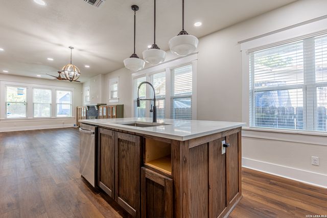 1219 NOLAN ST, San Antonio, TX 78202