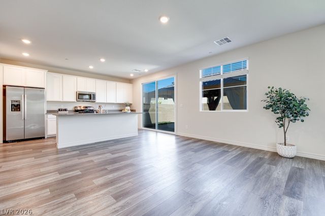 302 Mount Tyndall Street, Henderson, NV 89015