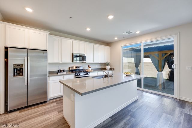 302 Mount Tyndall Street, Henderson, NV 89015