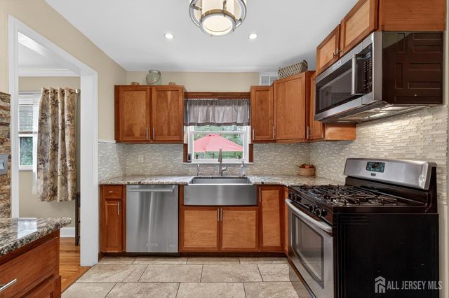7 Spier Drive, Livingston, NJ 07039