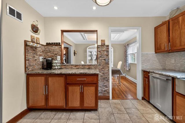 7 Spier Drive, Livingston, NJ 07039