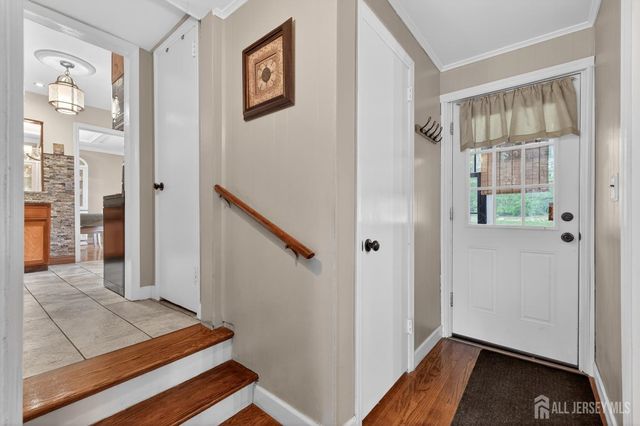 7 Spier Drive, Livingston, NJ 07039