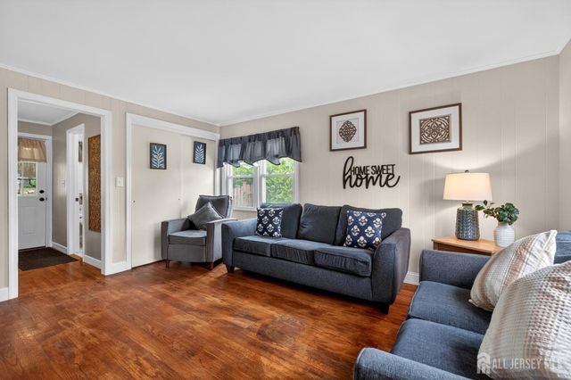 7 Spier Drive, Livingston, NJ 07039