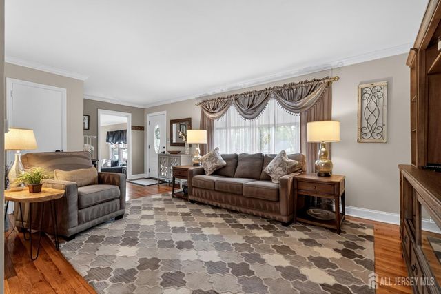 7 Spier Drive, Livingston, NJ 07039