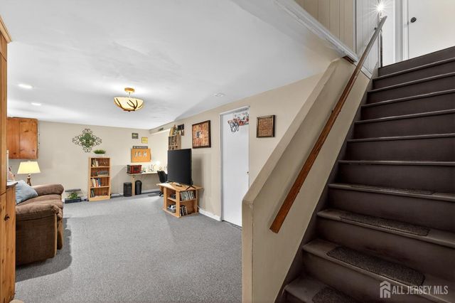 7 Spier Drive, Livingston, NJ 07039