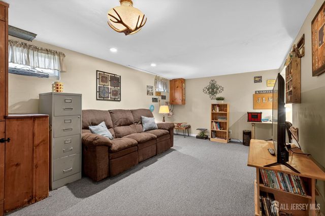 7 Spier Drive, Livingston, NJ 07039