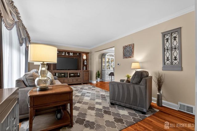 7 Spier Drive, Livingston, NJ 07039