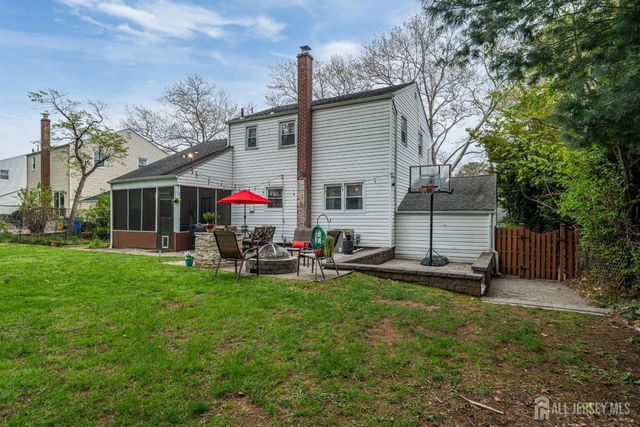 7 Spier Drive, Livingston, NJ 07039
