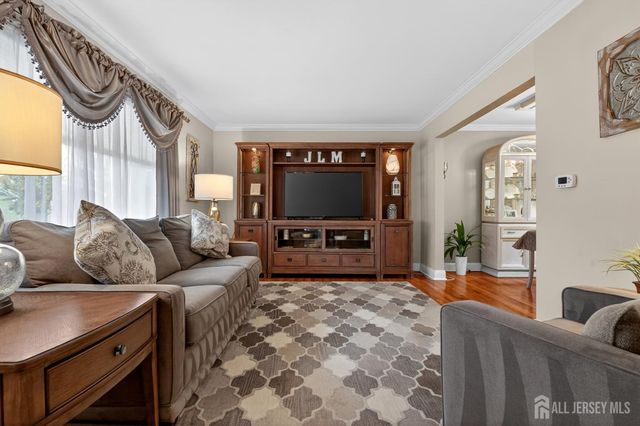 7 Spier Drive, Livingston, NJ 07039