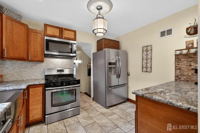 7 Spier Drive, Livingston, NJ 07039