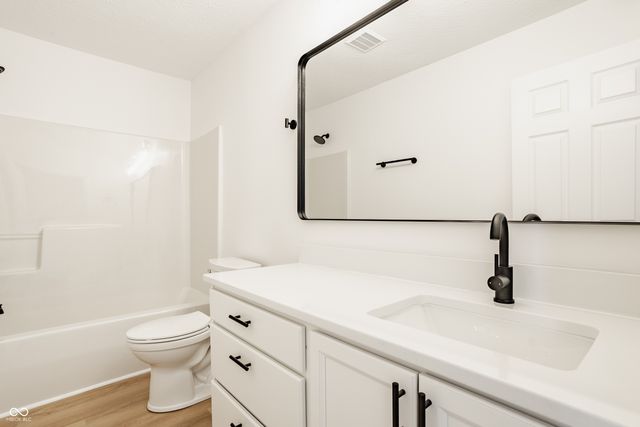 6365 W Oxford Lane, Mccordsville, IN 46055