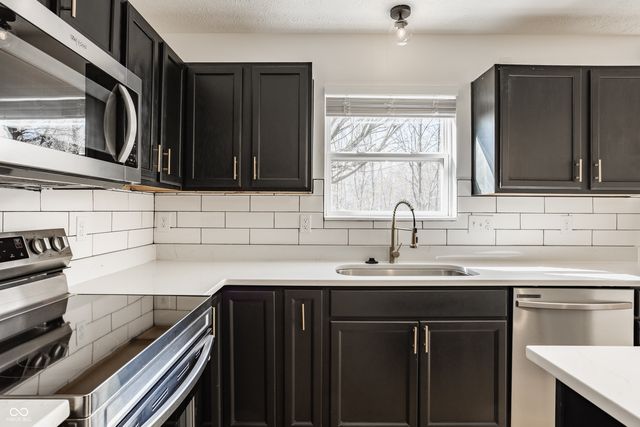 6365 W Oxford Lane, Mccordsville, IN 46055