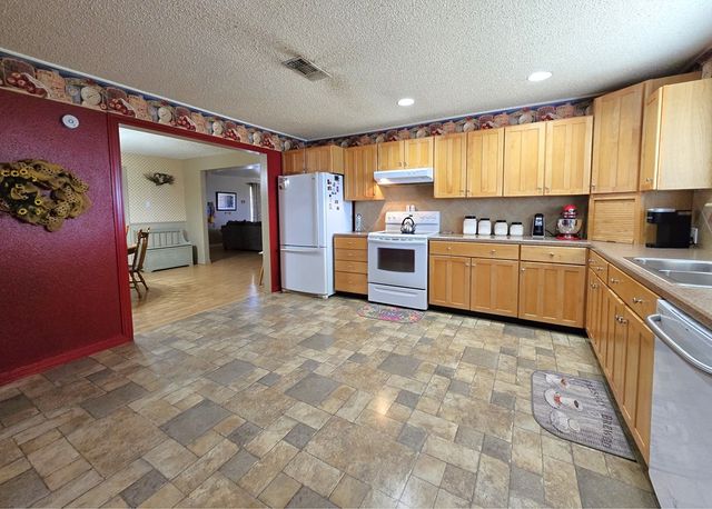 2740 County Rd C2000, Stanton, TX 79782