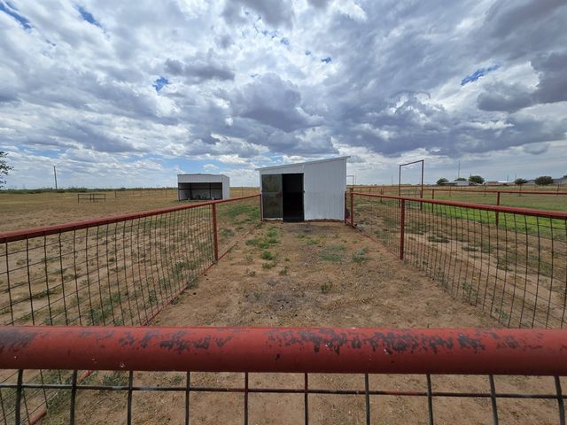 2740 County Rd C2000, Stanton, TX 79782