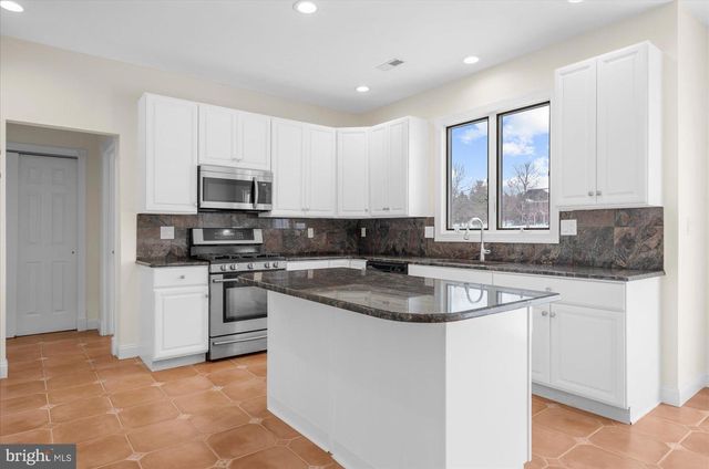 817 ARROWHEAD LN, Harleysville, PA 19438