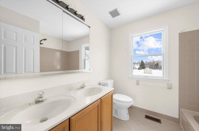 817 ARROWHEAD LN, Harleysville, PA 19438