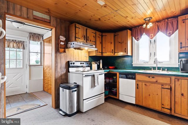 633 NEWPORT RD, Duncannon, PA 17020