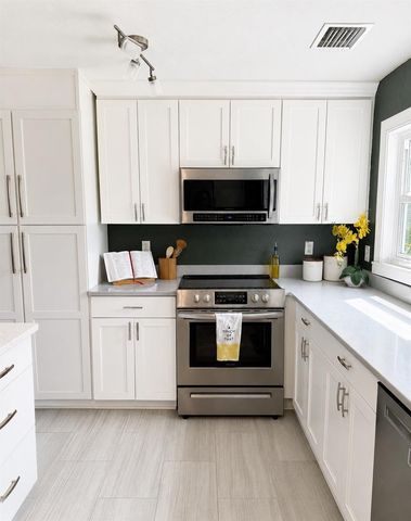 926 29TH STREET N, St Petersburg, FL 33713
