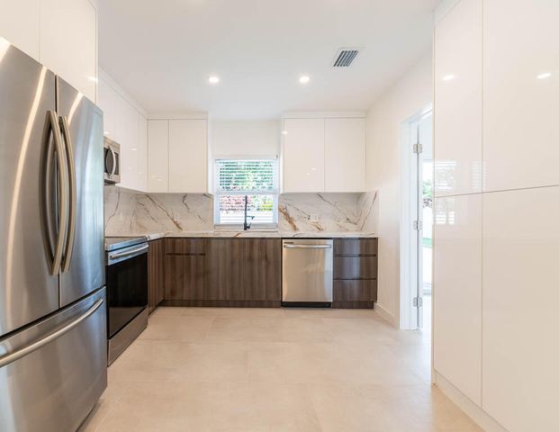 2712 Lake Ida Road, Delray Beach, FL 33445
