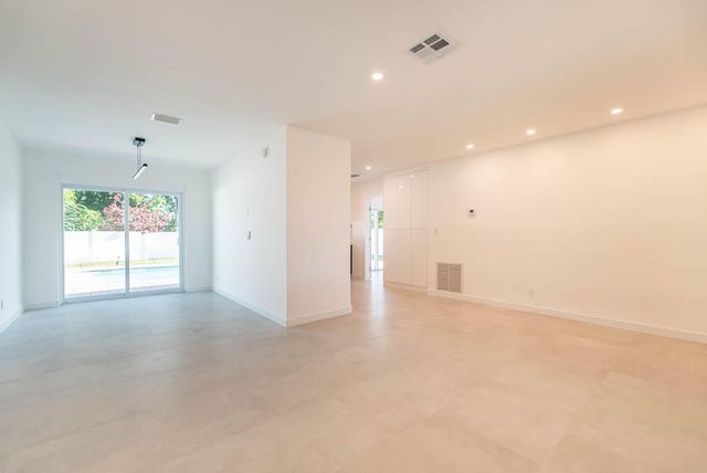 2712 Lake Ida Road, Delray Beach, FL 33445