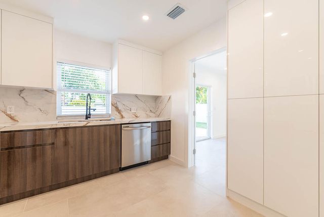2712 Lake Ida Road, Delray Beach, FL 33445
