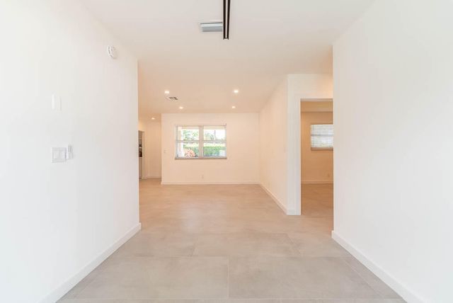 2712 Lake Ida Road, Delray Beach, FL 33445