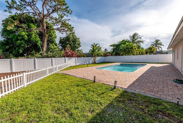 2712 Lake Ida Road, Delray Beach, FL 33445