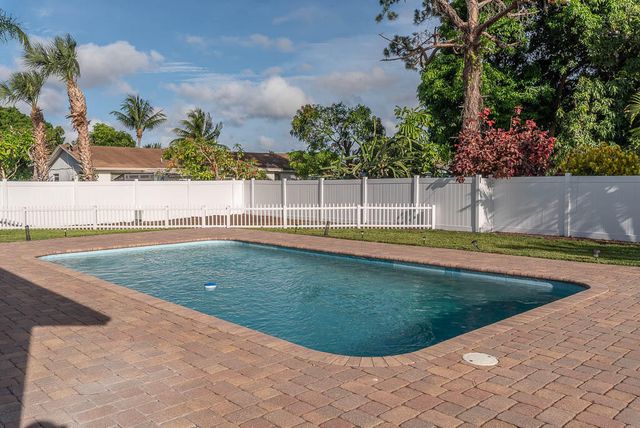 2712 Lake Ida Road, Delray Beach, FL 33445