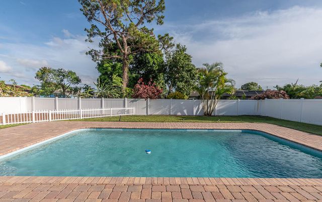2712 Lake Ida Road, Delray Beach, FL 33445