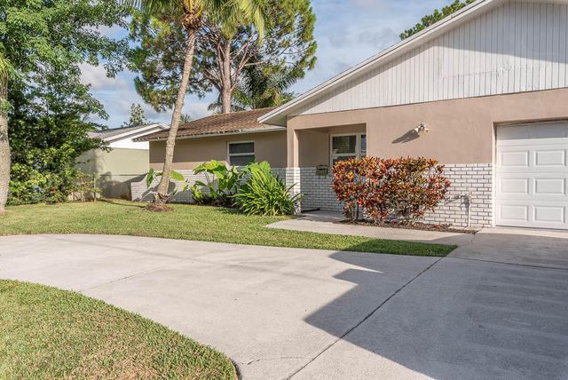 2712 Lake Ida Road, Delray Beach, FL 33445
