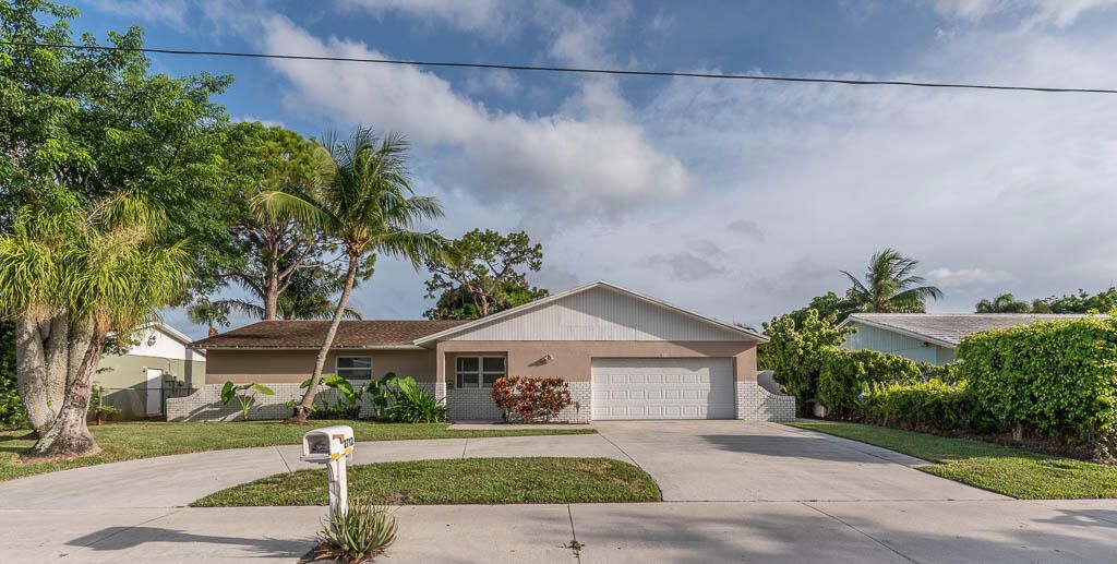 2712 Lake Ida Road, Delray Beach, FL 33445