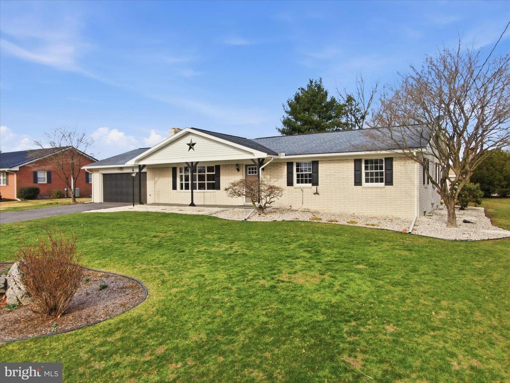 2953 PHILADELPHIA AVE, Chambersburg, PA 17201