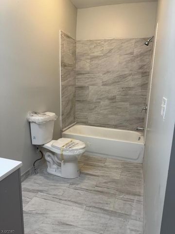 174 N 18Th St, East Orange City, NJ 07017