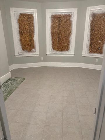 174 N 18Th St, East Orange City, NJ 07017