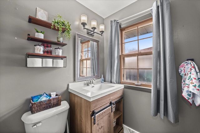 7738 W Eden PLACE, Milwaukee, WI 53220