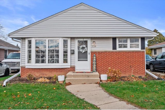 7738 W Eden PLACE, Milwaukee, WI 53220