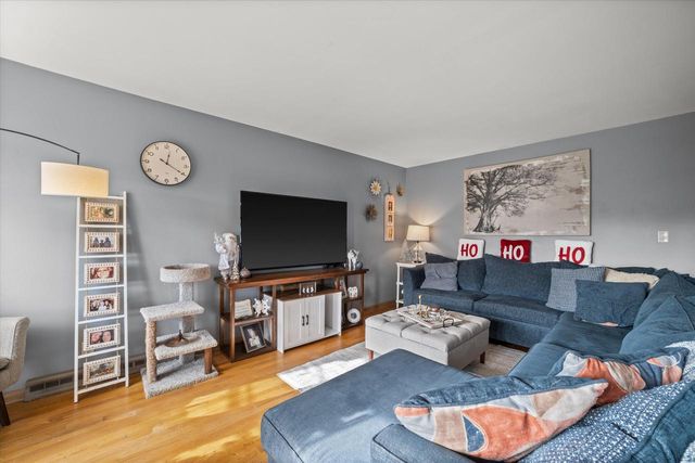 7738 W Eden PLACE, Milwaukee, WI 53220