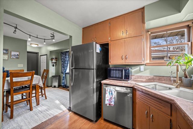 7738 W Eden PLACE, Milwaukee, WI 53220