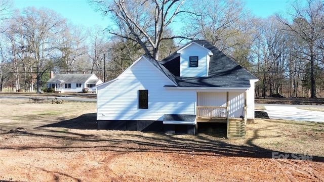 484 Hilltop Road, Lincolnton, NC 28092