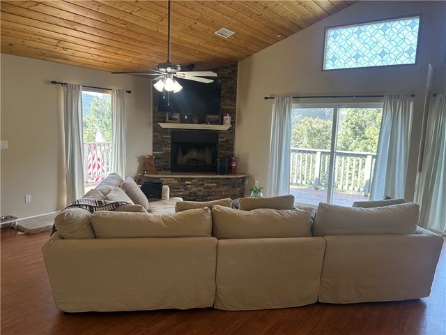 15425 Live Oak, Pine Mountain Club, CA 93222