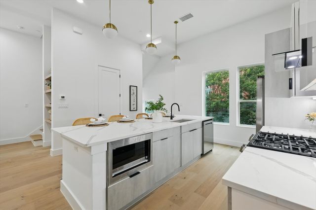 4208 Live Oak Street 105, Dallas, TX 75204