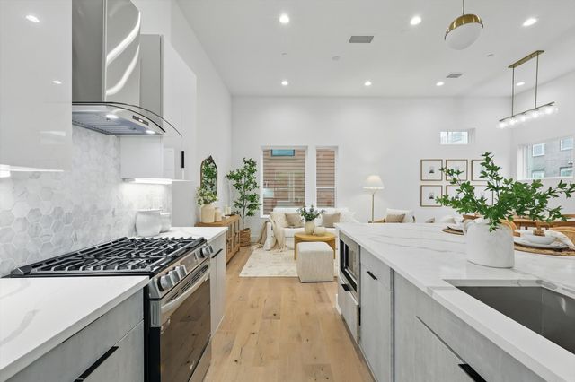 4208 Live Oak Street 105, Dallas, TX 75204