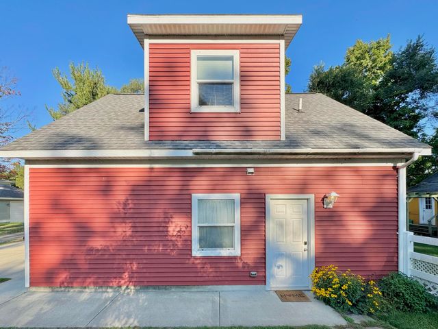 36 Chestnut Street, Douglas Vllg, MI 49406