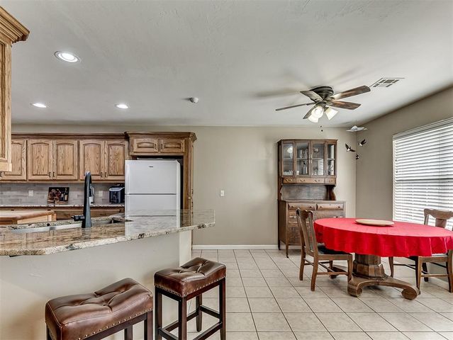 2120 Flamingo Dr, Blanchard, OK 73010