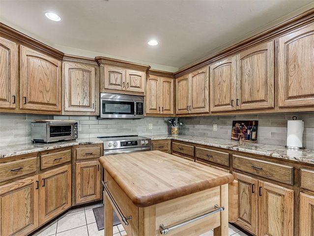 2120 Flamingo Dr, Blanchard, OK 73010