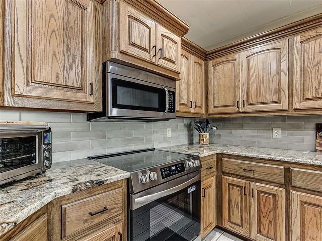 2120 Flamingo Dr, Blanchard, OK 73010