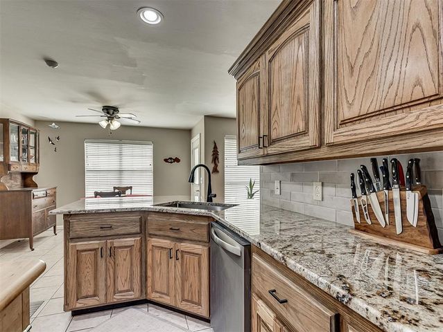 2120 Flamingo Dr, Blanchard, OK 73010